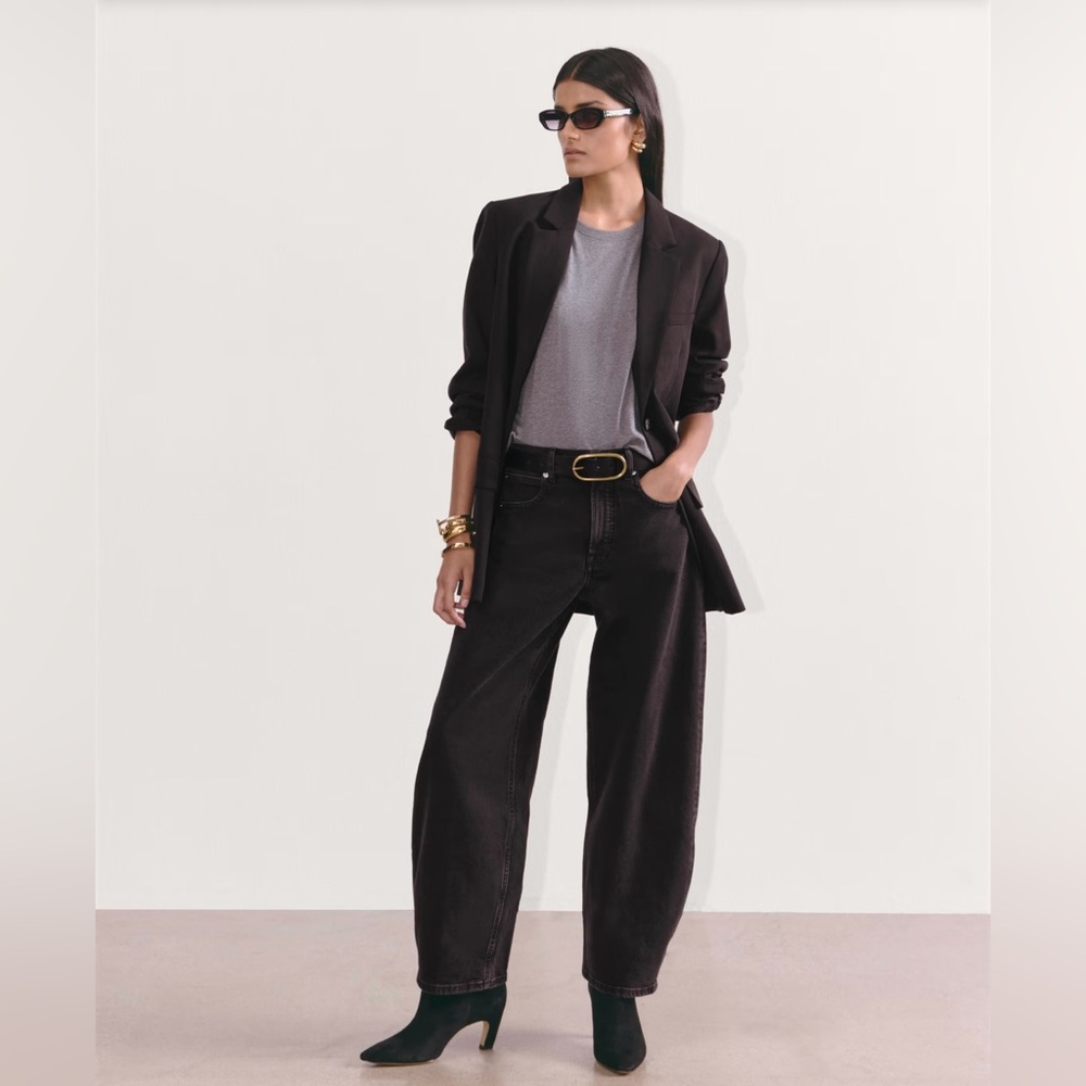 Everlane Way high curve Jean in washed black size 23, inseam 27.